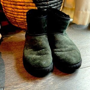 Black Classic Ugg Mini size 6